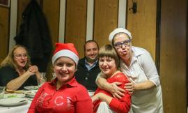 In centinaia al pranzo della solidarietà "Da Ezio". Carancini: "Mirella è un esempio per tutti" - FOTO E VIDEO