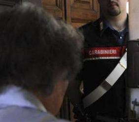 "La mia amica è in affanno respiratorio, aiutatela": chiama i carabinieri e la salva