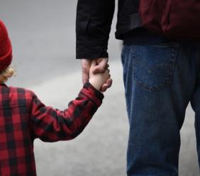 Affidamento figli e scelta della scuola: tra genitori distanti prevale l'interesse del minore, la sentenza della Cassazione