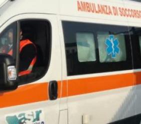 Potenza Picena, investita da un'auto mentre attraversa la strada: donna soccorsa dal 118