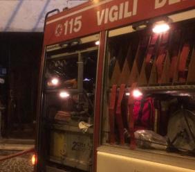 Cingoli, scoppia incendio in un appartamento: salvo l’inquilino, intervento dei Vigili del fuoco