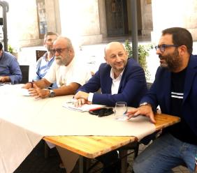Giobbe Covatta scende in campo e lancia la coppia Carrabs-Miliozzi lungo la linea "verde" (FOTO) Giobbe Covatta scende in campo e lancia la coppia Carrabs-Miliozzi lungo la linea "verde" (FOTO)