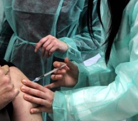 Influenza, nelle Marche vaccinato poco più di un over 65 su due: al via la nuova campagna Influenza, nelle Marche vaccinato poco più di un over 65 su due: al via la nuova campagna