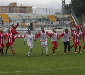 Matelica, il 'maxi' è Cardinali e l'uovo lo porta De Santis: la Pasqua biancorossa è a ritmo di Samba (VIDEO e FOTO)
