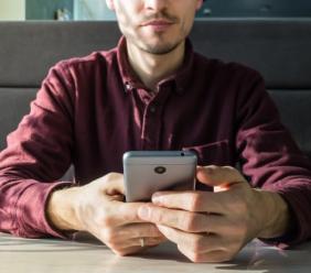 La crisi della soglia dell’attenzione: come la tecnologia sta cambiando il nostro cervello