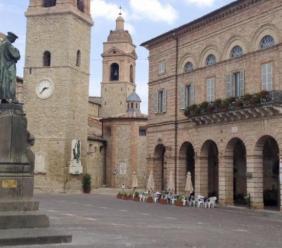 San Ginesio riapre la Collegiata: visite in cantiere e tele ritrovate San Ginesio riapre la Collegiata: visite in cantiere e tele ritrovate