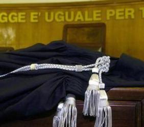 Falsa accusa di violenza sessuale sulle figlie: ex marito trascinato in giudizio