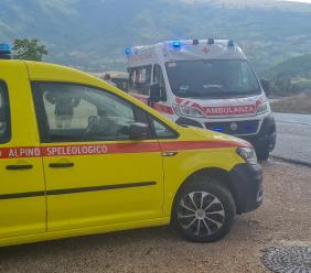 Si infortuna durante un'escursione sulle Lame Rosse: recuperata e soccorsa in ambulanza