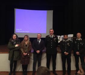 Giornata della legalità al teatro di Esanatoglia: i carabinieri incontrano gli studenti