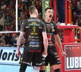 Lube, una vittoria da batticuore: Trento piegata al tie-break, finale scudetto in parità