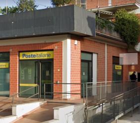 Castelraimondo, l'ufficio postale chiude per lavori per 45 giorni. Il sindaco: "Scandaloso"