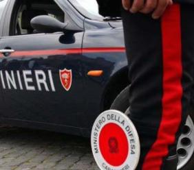 Ventiseienne recidivo aggredisce la madre: scattano le manette Ventiseienne recidivo aggredisce la madre: scattano le manette