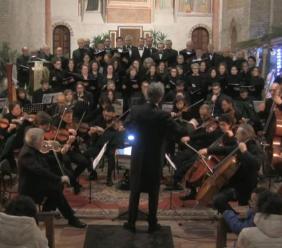 Concerto per l'Epifania all'Abbadia di Fiastra: il maestro Cernetti dirige il "Gloria" di Vivaldi