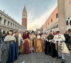Al Carnevale di Venezia le vere 'star' sono moglianesi: pioggia di foto per i componenti della Pro Loco