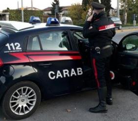 Gualdo, lite in strada tra automobilisti spunta un coltello. Denunciato 49enne