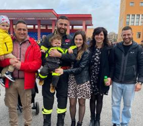 Presta giuramento il vigile del fuoco Sante Damiano Pontani: è festa a Monte Cavallo