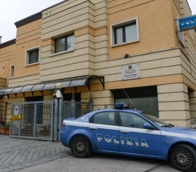 Civitanova, forza la portiera e ruba portafogli in un'auto: 30enne denunciato ed espulso dall'Italia Civitanova, forza la portiera e ruba portafogli in un'auto: 30enne denunciato ed espulso dall'Italia