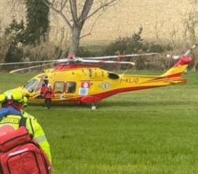 Visso, si ribalta col bobcat: interviene l’eliambulanza Visso, si ribalta col bobcat: interviene l’eliambulanza
