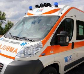 Incidente sul lavoro a Camerino, operaio colpito da una trave: trasportato a Torrette