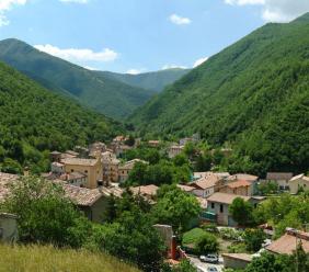 Sefro, un'escursione sui passi di San Francesco alla scoperta di eccezionali meraviglie floristiche