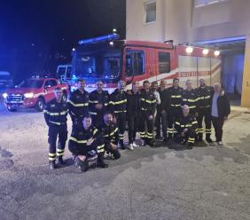 Macerata, i vigili del fuoco salutano il "socio" Maurizio Prenna che raggiunge la pensione (VIDEO)