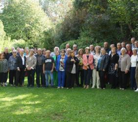 Montecassiano, i nati del '54 in festa: si riuniscono dopo anni per celebrare il traguardo dei 70