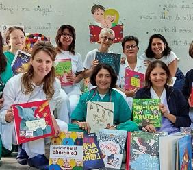 Macerata, libri per il reparto di Pediatria dell'ospedale: il dono della libreria Giunti