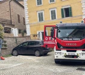 Montecassiano, cucina va a fuoco: abitazione inagibile in piazza XX Settembre