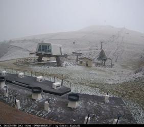 Prima nevicata sui monti Sibillini: da Bolognola a Sassotetto, ma il freddo non durerà