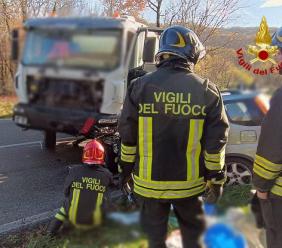 Tragico incidente sulla Provinciale, scontro tra un'auto e una betoniera: c'è una vittima