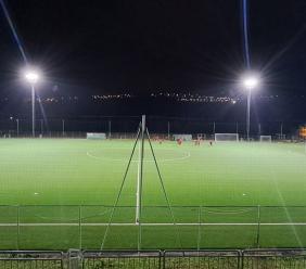 Camerino, nuovo look per il campo da calcio in erba sintetica: completati i lavori