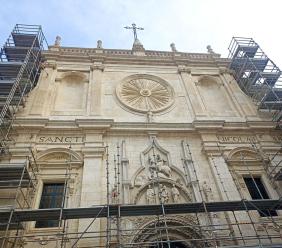 Tolentino, la facciata della Basilica di San Nicola libera da impalcature: "Il nostro regalo di Natale ai fedeli"