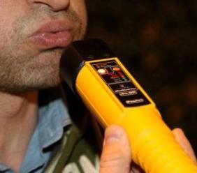 Esanatoglia, positivo al pretest rifiuta l'etilometro: denuncia e bye bye patente Esanatoglia, positivo al pretest rifiuta l'etilometro: denuncia e bye bye patente