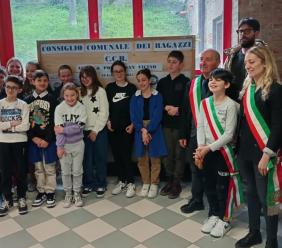 Nasce il Consiglio comunale dei ragazzi ad Apiro e Poggio San Vicino: Pietro Bravi è il primo sindaco Nasce il Consiglio comunale dei ragazzi ad Apiro e Poggio San Vicino: Pietro Bravi è il primo sindaco