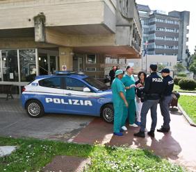 Macerata, ruba oltre 300 euro nelle camere dei pazienti: arrestato 'topo d'ospedale'