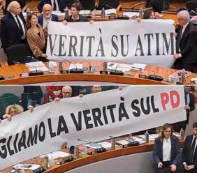 Caos in Consiglio Regionale: striscioni e scontro politico sull’Agenzia Atim. Bocciata proposta Pd