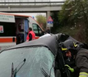 Corridonia, incidente in superstrada: due feriti in ospedale