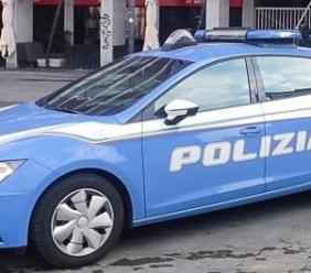 In casa un ordigno artigianale e cocaina: arrestato 65enne stalker