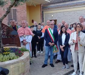 Cinque anni dopo la scomparsa, un monumento e una giornata di ricordi per don Giuseppe Branchesi