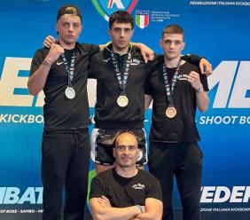 Tre atleti, tre medaglie: la Kickboxing Macerata brilla agli assoluti di Roma con Catinari, Rossetti e Battistelli