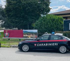 Sfreccia per le vie di Matelica e ignora l’alt dei carabinieri: denunciato un 33enne