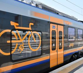 Nuovo treno elettrico Trenitalia nelle Marche: orari, tratte e novità estate 2025