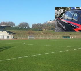 Montecassiano, il figlio subisce fallo e il padre entra in campo con un coltello: atto di follia in un torneo giovanile