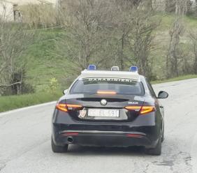 Montefano, l'ex compagna lo tampona e lo aggredisce: denunciata 27enne