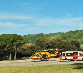 Visso, perde il controllo della moto e cade: 63enne soccorso in eliambulanza Visso, perde il controllo della moto e cade: 63enne soccorso in eliambulanza