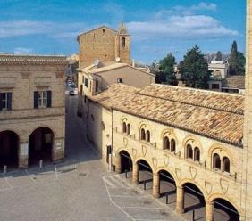 Montelupone accende l'estate con i "Giochi in borghese"