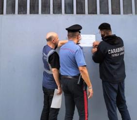 Tolentino, 25enne espulso dopo disordini in centro: sigilli all’autolavaggio dove lavorava
