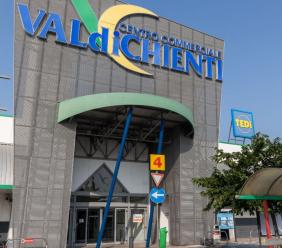 Nasce il Valdichienti Buskers Festival: arte e meraviglia nel cuore del centro commerciale