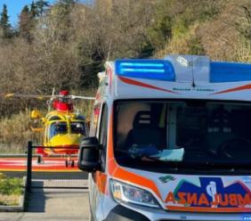 Macerata, operaio cade dalle scale in un cantiere: trasportato a Torrette in elisoccorso