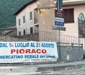 Pioraco,  countdown terminato per “L’Antico in Piazza”: al via uno dei mercatini più visitati dell’entroterra